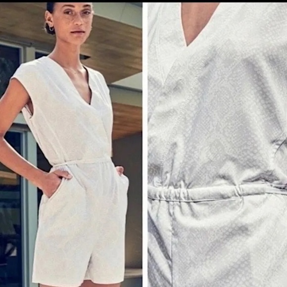 Athleta Pants - Athleta Marlow Printed Sleeveless Romper Pearl White Size XS like new